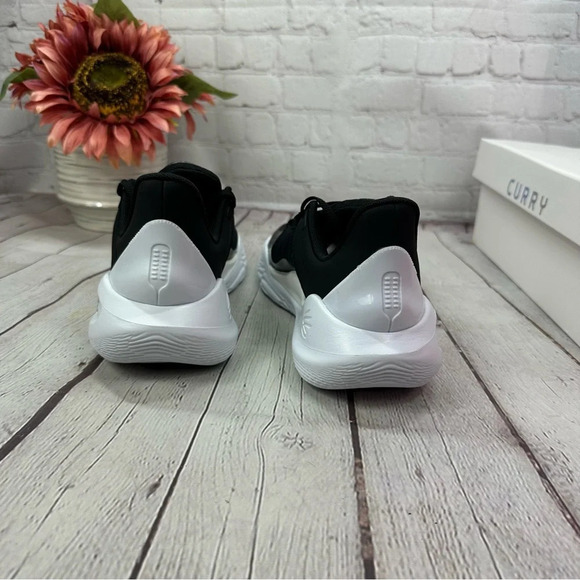 under armour Unisex Curry 11 Team Basketball Shoes white/black 104 NIB womens - Picture 4 of 10